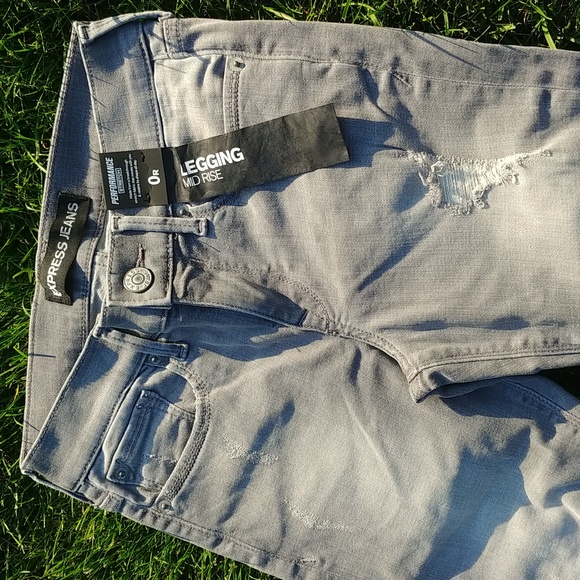 EXPRESS Destructed Mid Rise Leggings - Picture 8 of 13